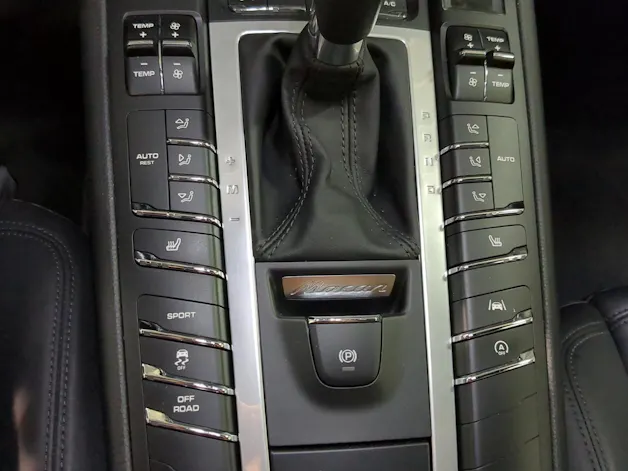 PORSCHE Macan PDK