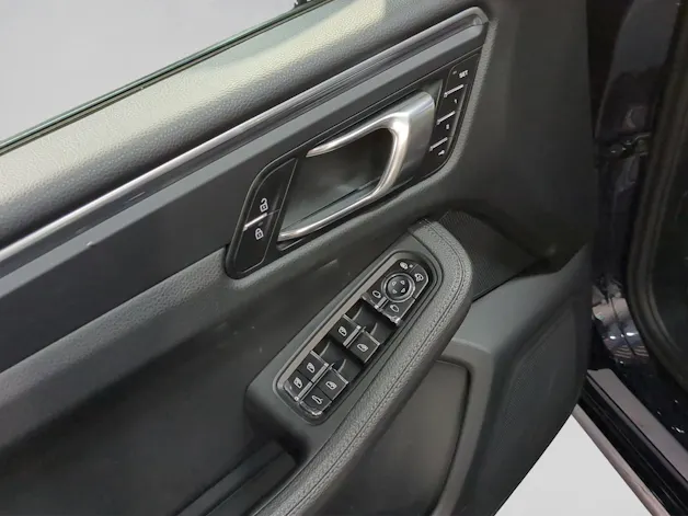PORSCHE Macan PDK