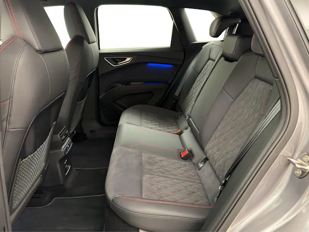 AUDI Q4 e-tron 45 Swiss Ski quattro
