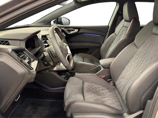 AUDI Q4 e-tron 45 Swiss Ski quattro