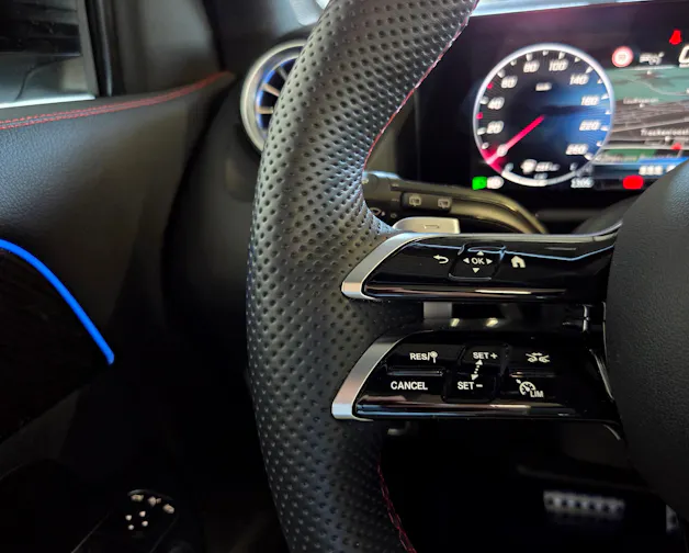MERCEDES-BENZ GLA 250 e EQ Star AMG Line