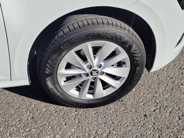 SKODA Kamiq 1.0 TSI Selection DSG *Neuwagengarantie+Rückfahrkamera*