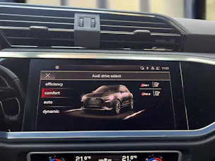 AUDI RS Q3 2.5 TFSI quattro S tronic Turboblau