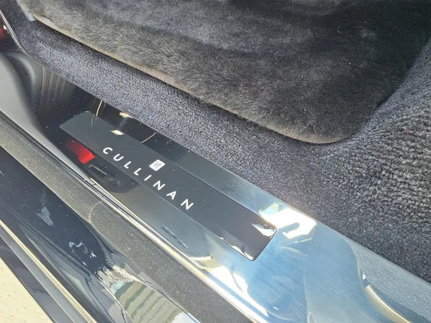 Rolls Royce ROLLS-ROYCE Cullinan Serie II - Neuwagen - CRYSTAL OVER BLACK