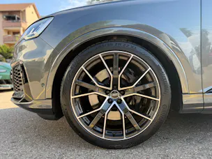 AUDI SQ7 TFSI quattro | CH | Audi Garantie 2027 | NP: 170K | 22" | Black Optik | Massage | Pano | 7Sitz |