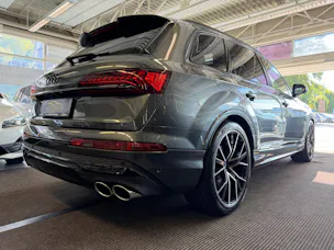 AUDI SQ7 TFSI quattro | CH | Audi Garantie 2027 | NP: 170K | 22" | Black Optik | Massage | Pano | 7Sitz |