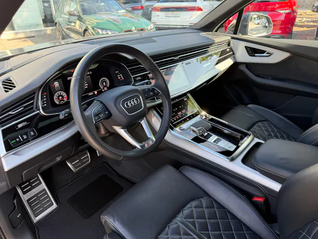 AUDI SQ7 TFSI quattro | CH | Audi Garantie 2027 | NP: 170K | 22" | Black Optik | Massage | Pano | 7Sitz |