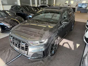 AUDI SQ7 TFSI quattro | CH | Audi Garantie 2027 | NP: 170K | 22" | Black Optik | Massage | Pano | 7Sitz |