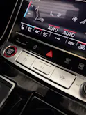 AUDI SQ7 TFSI quattro | CH | Audi Garantie 2027 | NP: 170K | 22" | Black Optik | Massage | Pano | 7Sitz |