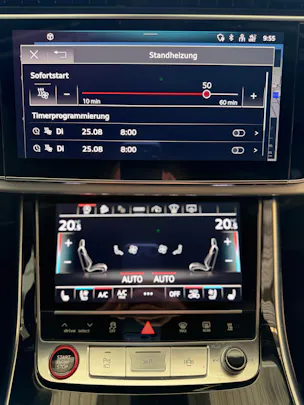 AUDI SQ7 TFSI quattro | CH | Audi Garantie 2027 | NP: 170K | 22" | Black Optik | Massage | Pano | 7Sitz |