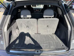 AUDI SQ7 TFSI quattro | CH | Audi Garantie 2027 | NP: 170K | 22" | Black Optik | Massage | Pano | 7Sitz |