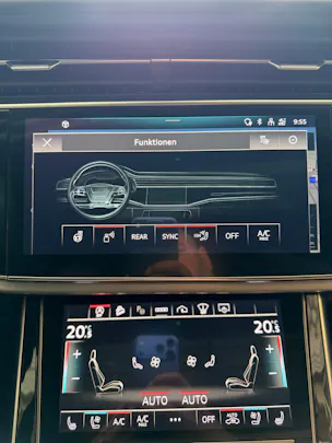 AUDI SQ7 TFSI quattro | CH | Audi Garantie 2027 | NP: 170K | 22" | Black Optik | Massage | Pano | 7Sitz |