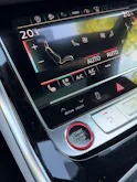 AUDI SQ7 TFSI quattro | CH | Audi Garantie 2027 | NP: 170K | 22" | Black Optik | Massage | Pano | 7Sitz |