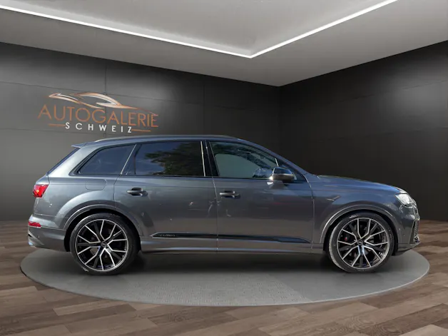 AUDI SQ7 TFSI quattro | CH | Audi Garantie 2027 | NP: 170K | 22" | Black Optik | Massage | Pano | 7Sitz |