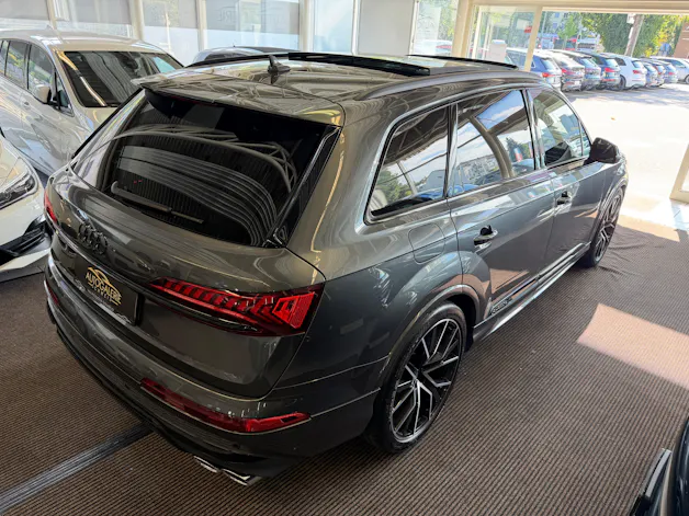 AUDI SQ7 TFSI quattro | CH | Audi Garantie 2027 | NP: 170K | 22" | Black Optik | Massage | Pano | 7Sitz |