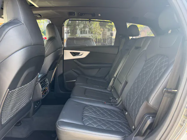 AUDI SQ7 TFSI quattro | CH | Audi Garantie 2027 | NP: 170K | 22" | Black Optik | Massage | Pano | 7Sitz |