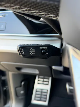 AUDI SQ7 TFSI quattro | CH | Audi Garantie 2027 | NP: 170K | 22" | Black Optik | Massage | Pano | 7Sitz |