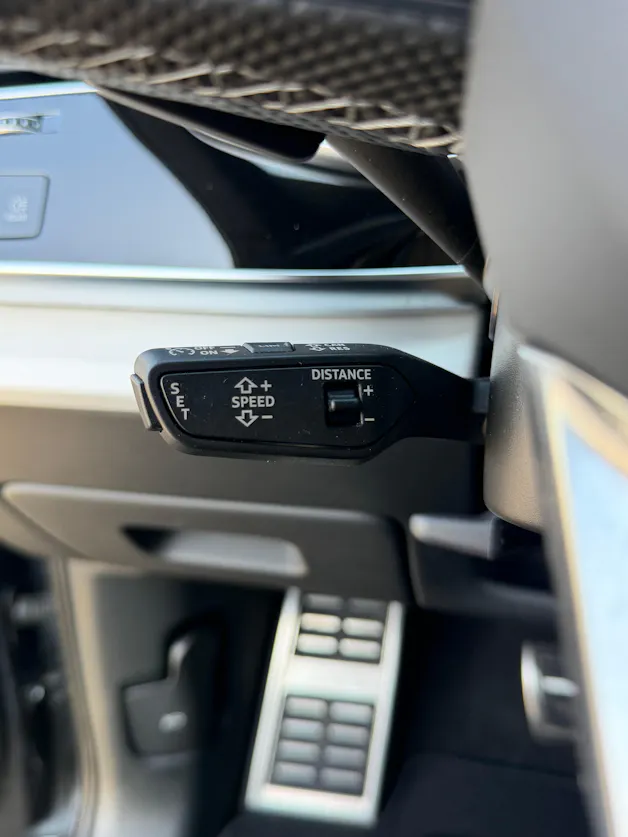 AUDI SQ7 TFSI quattro | CH | Audi Garantie 2027 | NP: 170K | 22" | Black Optik | Massage | Pano | 7Sitz |