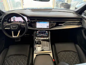 AUDI SQ7 TFSI quattro | CH | Audi Garantie 2027 | NP: 170K | 22" | Black Optik | Massage | Pano | 7Sitz |