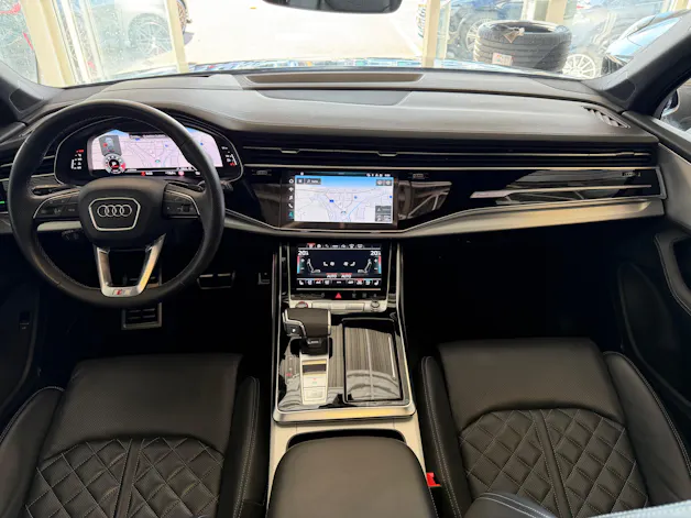 AUDI SQ7 TFSI quattro | CH | Audi Garantie 2027 | NP: 170K | 22" | Black Optik | Massage | Pano | 7Sitz |