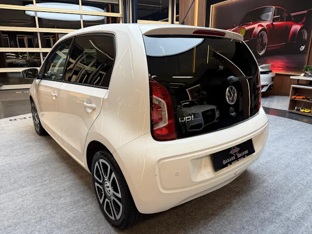 VW Up 1.0 MPI 75 Black / White ASG