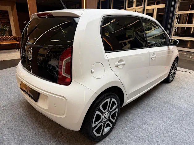 VW Up 1.0 MPI 75 Black / White ASG