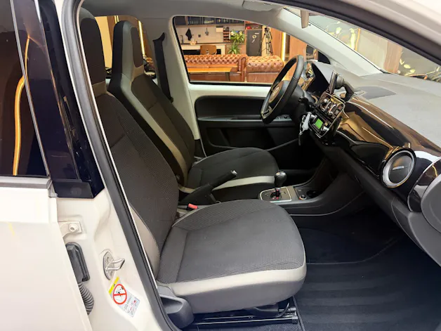 VW Up 1.0 MPI 75 Black / White ASG