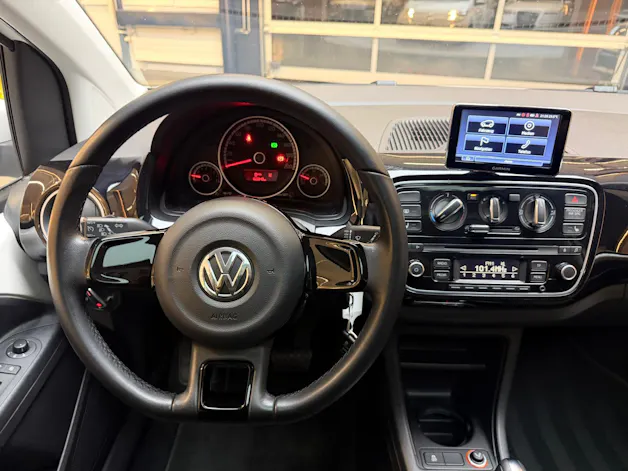 VW Up 1.0 MPI 75 Black / White ASG