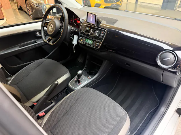 VW Up 1.0 MPI 75 Black / White ASG