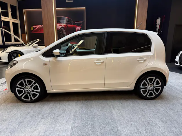 VW Up 1.0 MPI 75 Black / White ASG