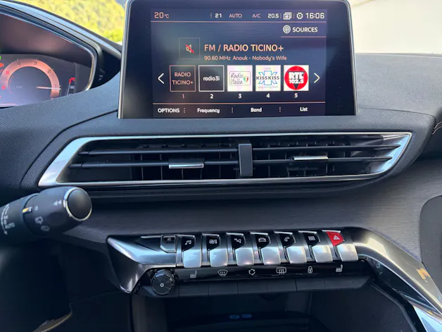 PEUGEOT 5008 2.0 BlueHDi 180 GT