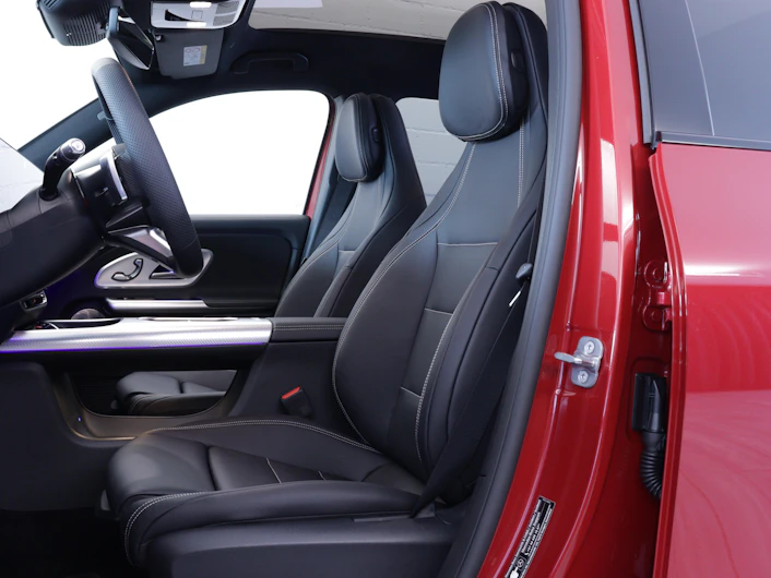 immagine del veicolo MERCEDES-BENZ GLB 220