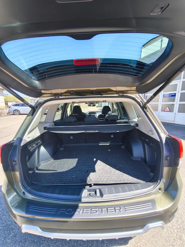Subaru Forester Station 2.0i e-Boxer Swiss Plus