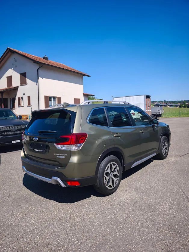 Subaru Forester Station 2.0i e-Boxer Swiss Plus