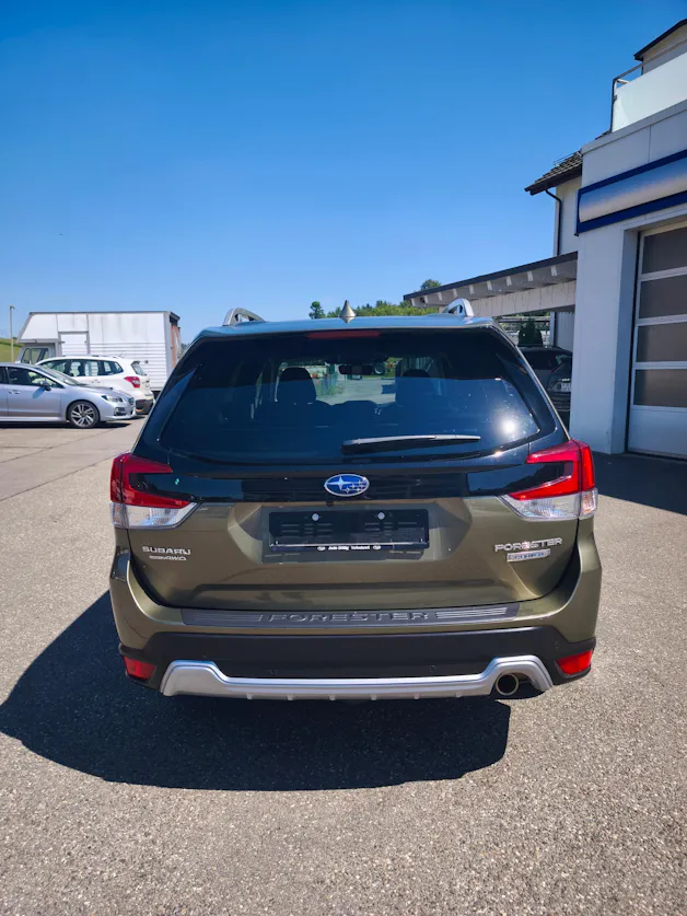 Subaru Forester Station 2.0i e-Boxer Swiss Plus