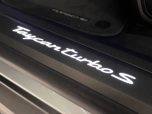 PORSCHE Taycan Turbo S