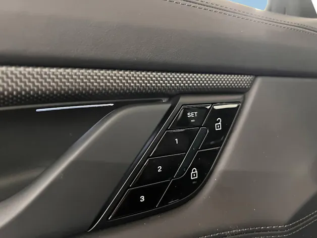 PORSCHE Taycan Turbo S