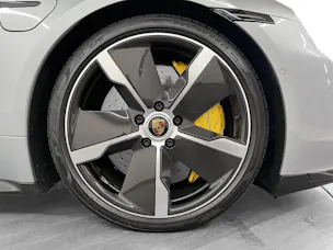 PORSCHE Taycan Turbo S