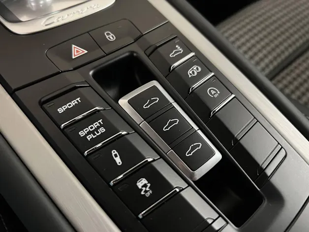 PORSCHE 911 Jubiläumsmodell 50 Jahre 911
