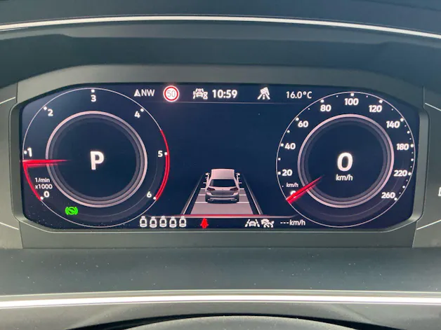 VW Tiguan Allspace ELEGANCE 193PS DSG 4 MOTION *** 7- SITZER & ANHÄNGEKUPPLUNG ***