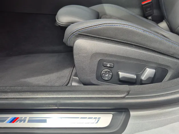 BMW 330e x DriveTouring Steptronic M Sport Pro