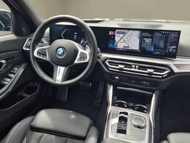 BMW 330e x DriveTouring Steptronic M Sport Pro