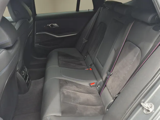 BMW 330e x DriveTouring Steptronic M Sport Pro