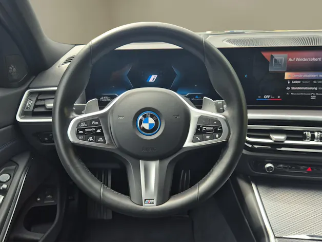 BMW 330e x DriveTouring Steptronic M Sport Pro