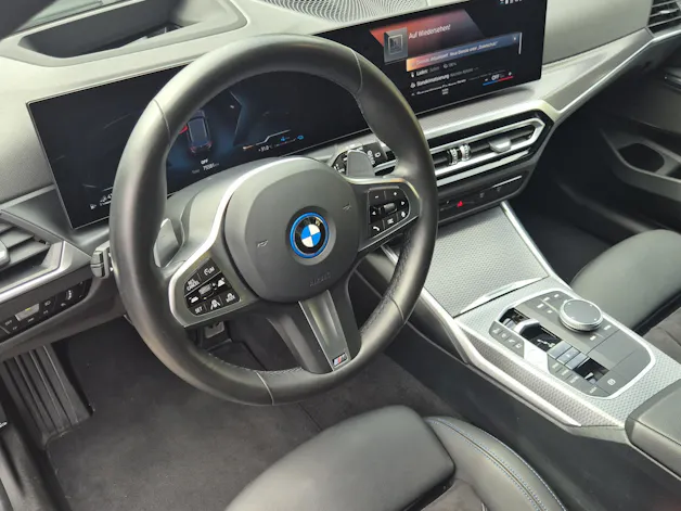 BMW 330e x DriveTouring Steptronic M Sport Pro