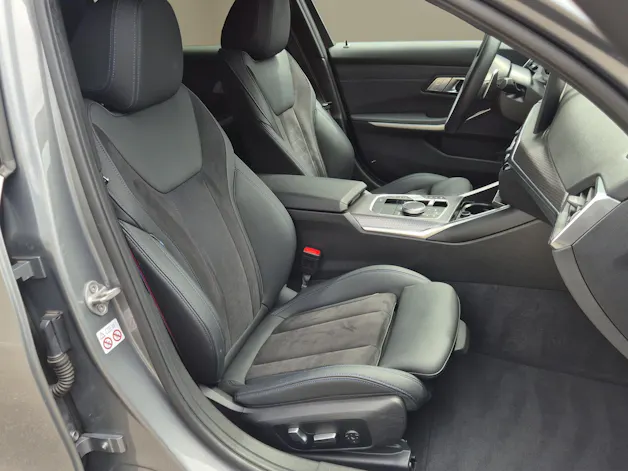 BMW 330e x DriveTouring Steptronic M Sport Pro