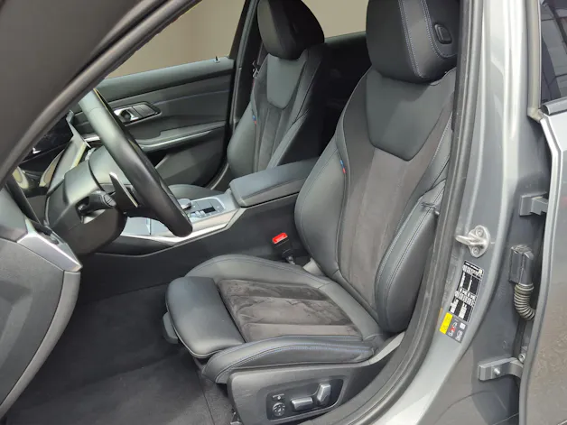 BMW 330e x DriveTouring Steptronic M Sport Pro