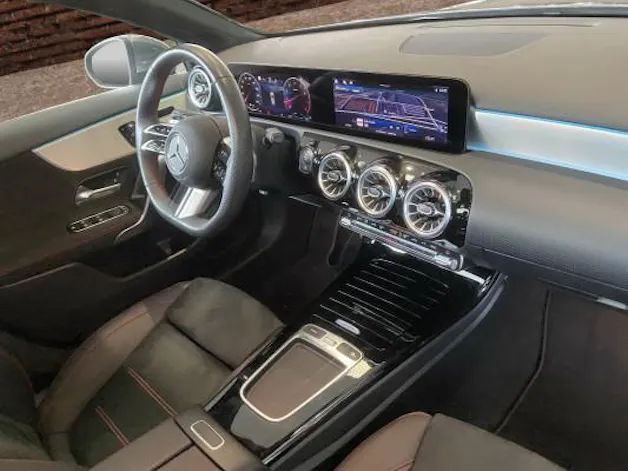 MERCEDES-BENZ A 180