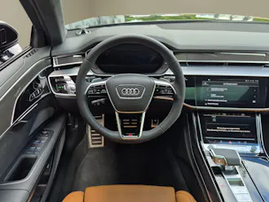 AUDI A8 60 L TFSI e quattro tiptronic