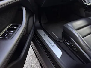 PORSCHE Taycan 4S Cross Turismo